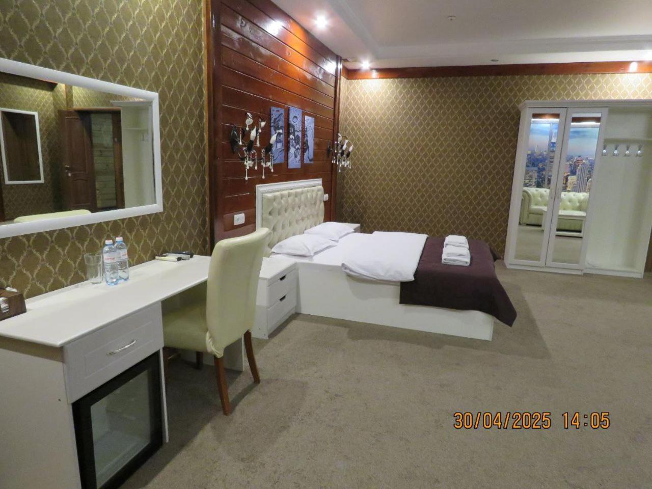 Pride Hotel Taraz Exterior photo